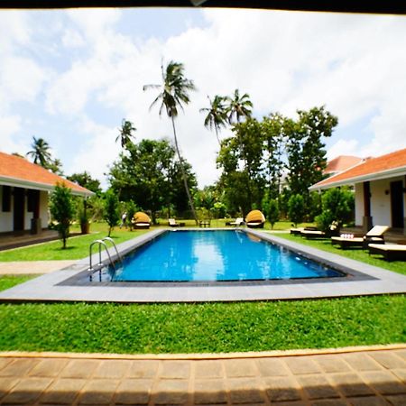 Lespri Grand Hotell Negombo Exteriör bild