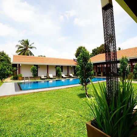 Lespri Grand Hotell Negombo Exteriör bild
