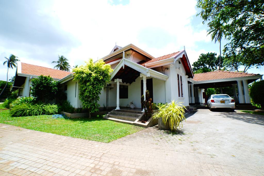 Lespri Grand Hotell Negombo Exteriör bild