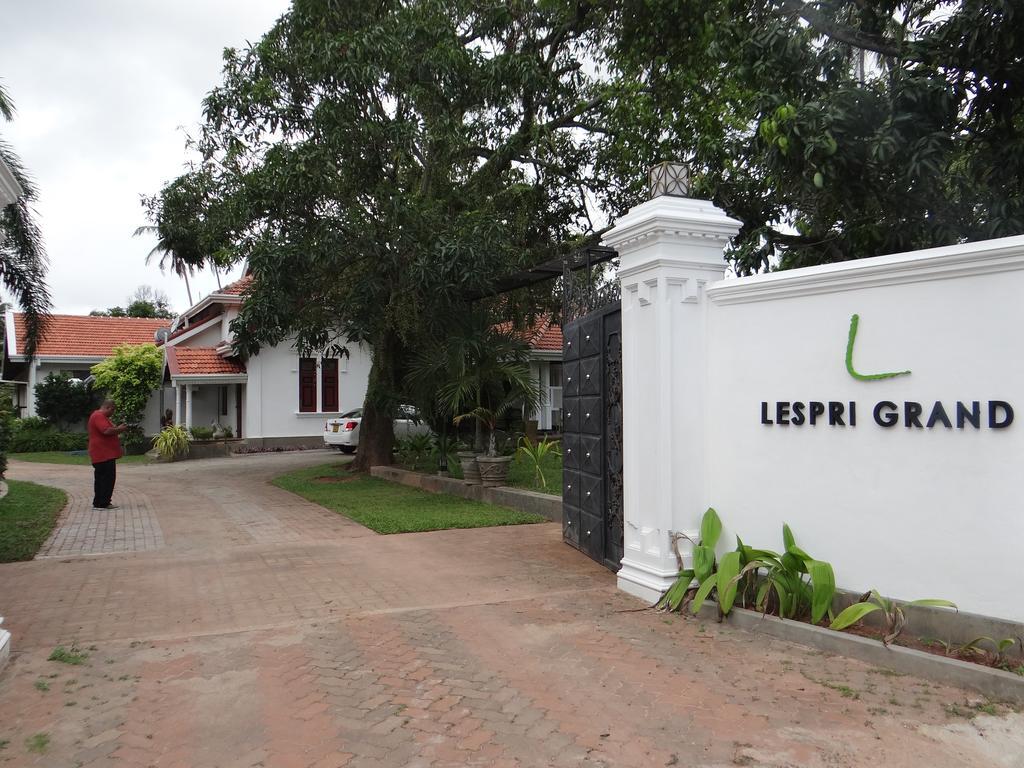 Lespri Grand Hotell Negombo Exteriör bild