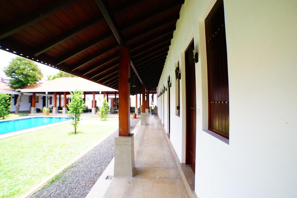 Lespri Grand Hotell Negombo Exteriör bild