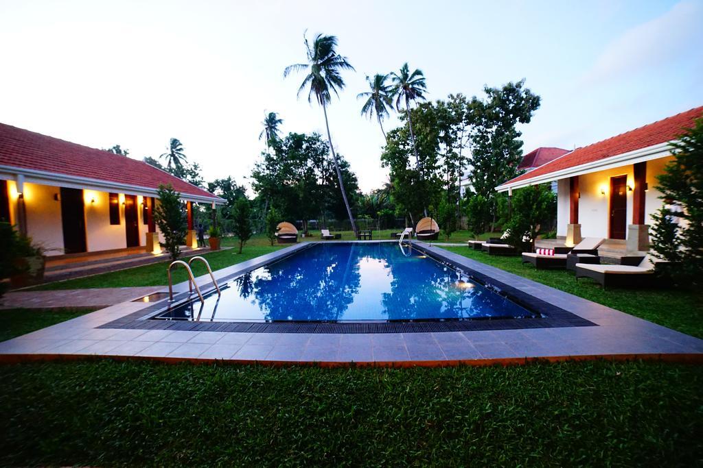 Lespri Grand Hotell Negombo Exteriör bild