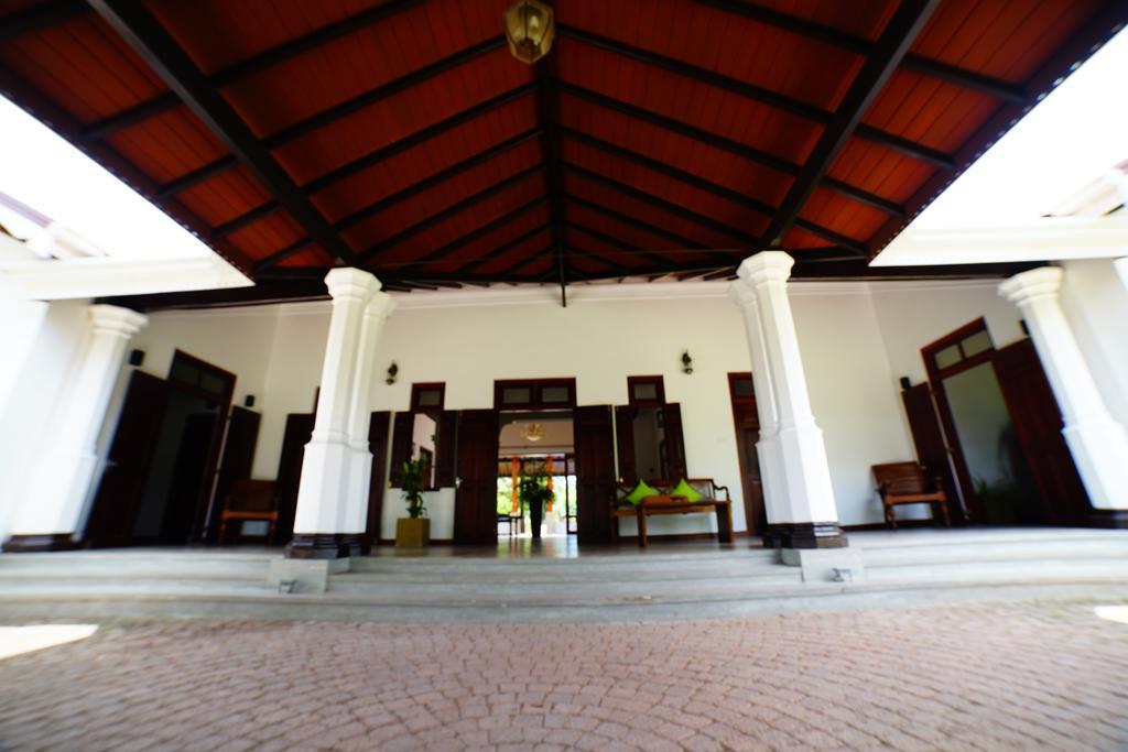 Lespri Grand Hotell Negombo Exteriör bild
