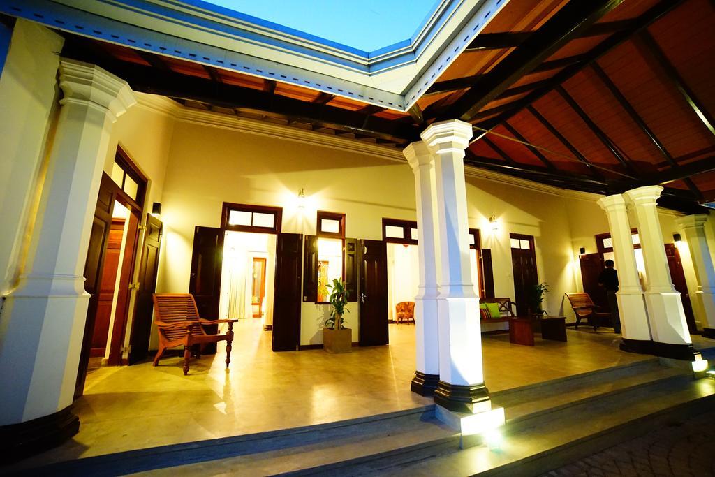 Lespri Grand Hotell Negombo Exteriör bild