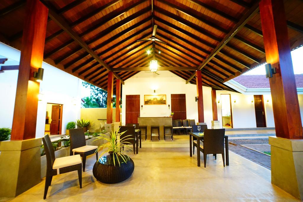 Lespri Grand Hotell Negombo Exteriör bild