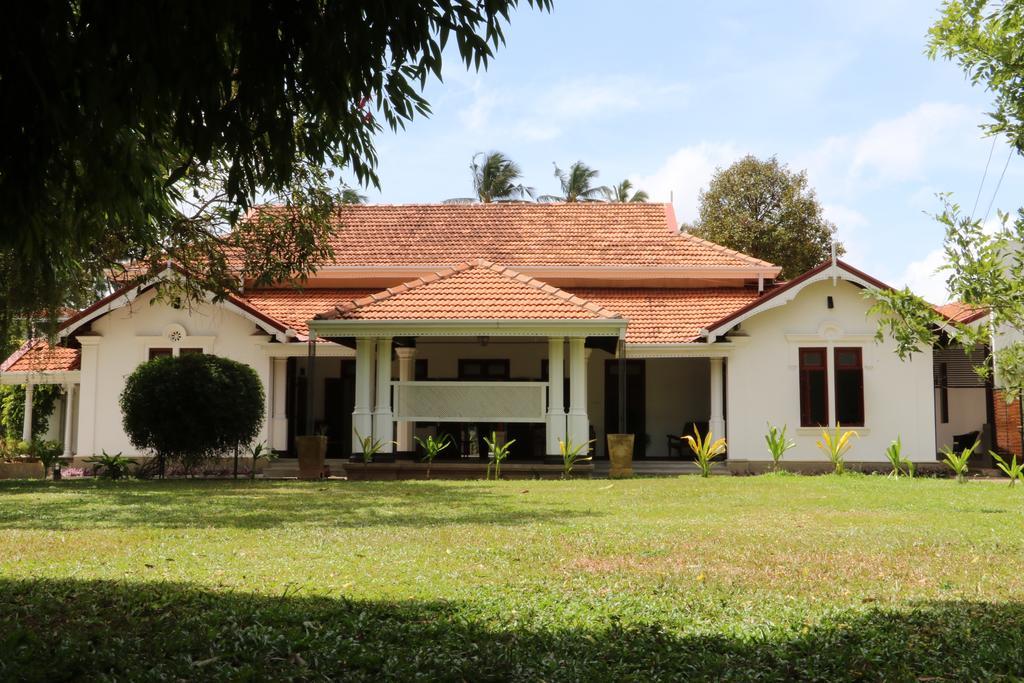 Lespri Grand Hotell Negombo Exteriör bild