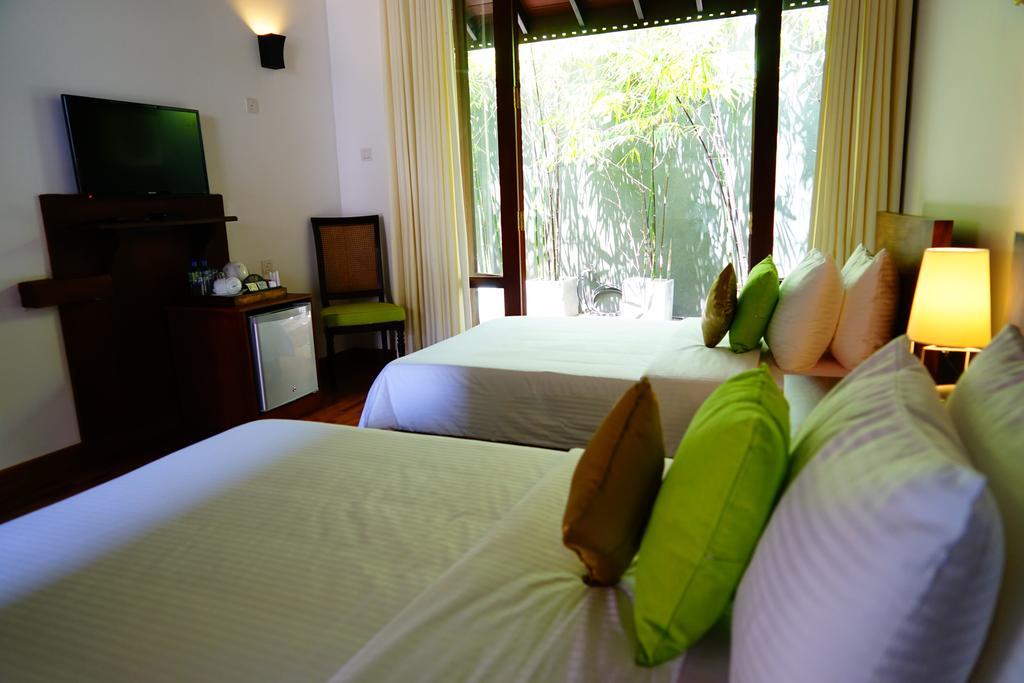 Lespri Grand Hotell Negombo Exteriör bild
