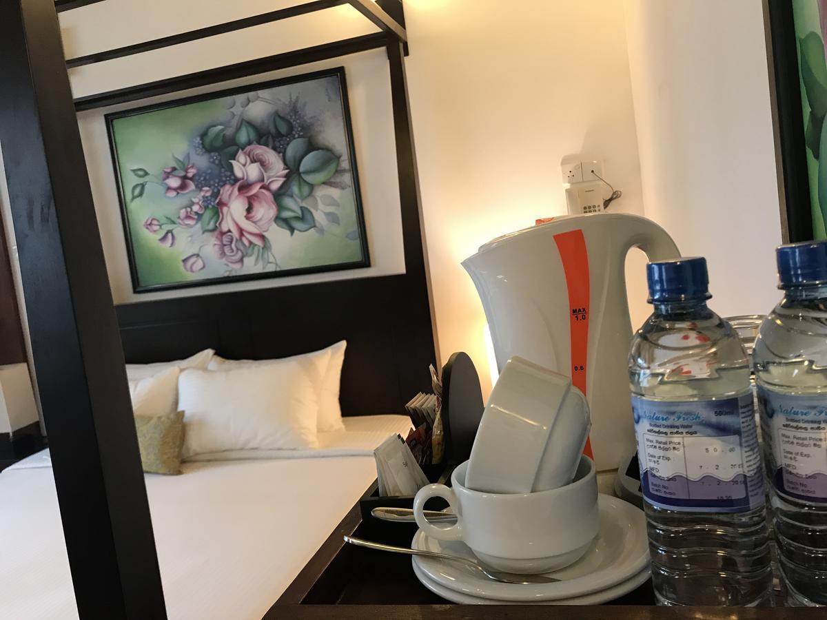 Lespri Grand Hotell Negombo Exteriör bild