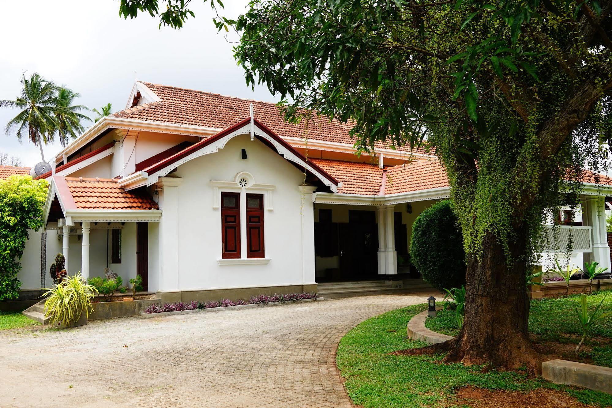 Lespri Grand Hotell Negombo Exteriör bild