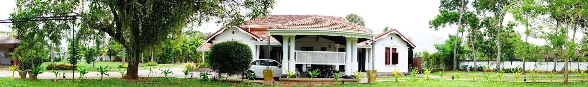 Lespri Grand Hotell Negombo Exteriör bild