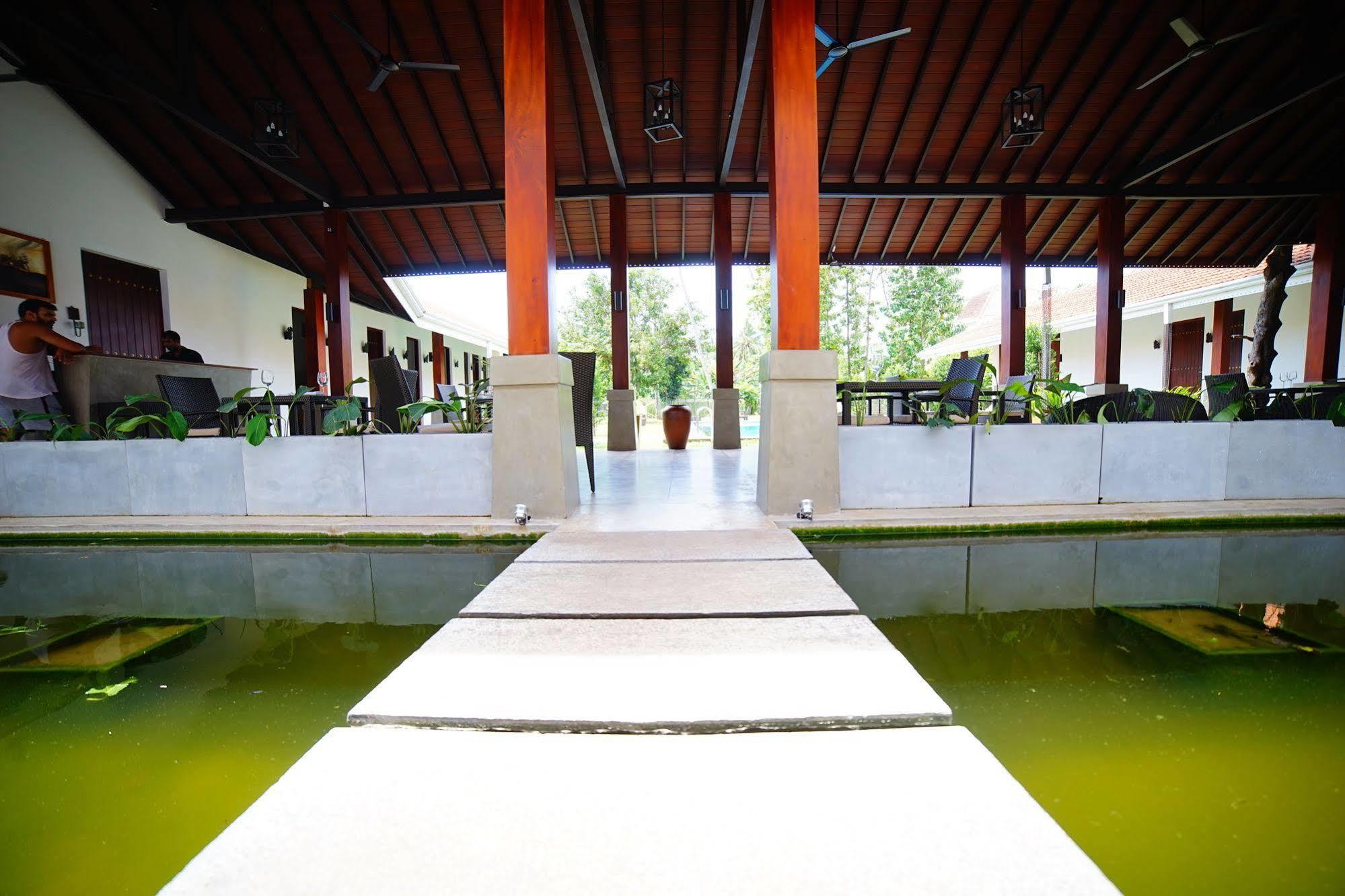 Lespri Grand Hotell Negombo Exteriör bild