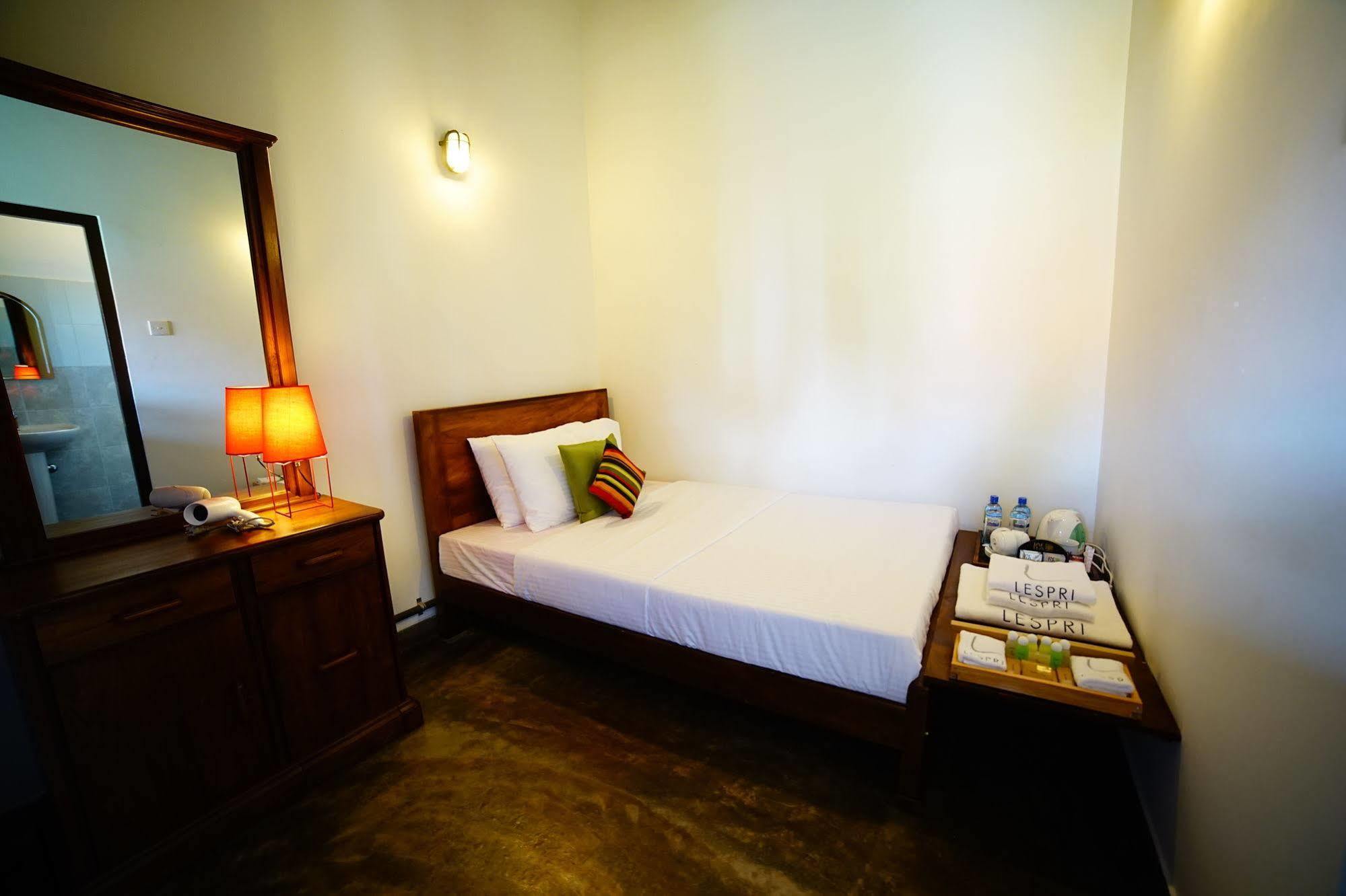 Lespri Grand Hotell Negombo Exteriör bild