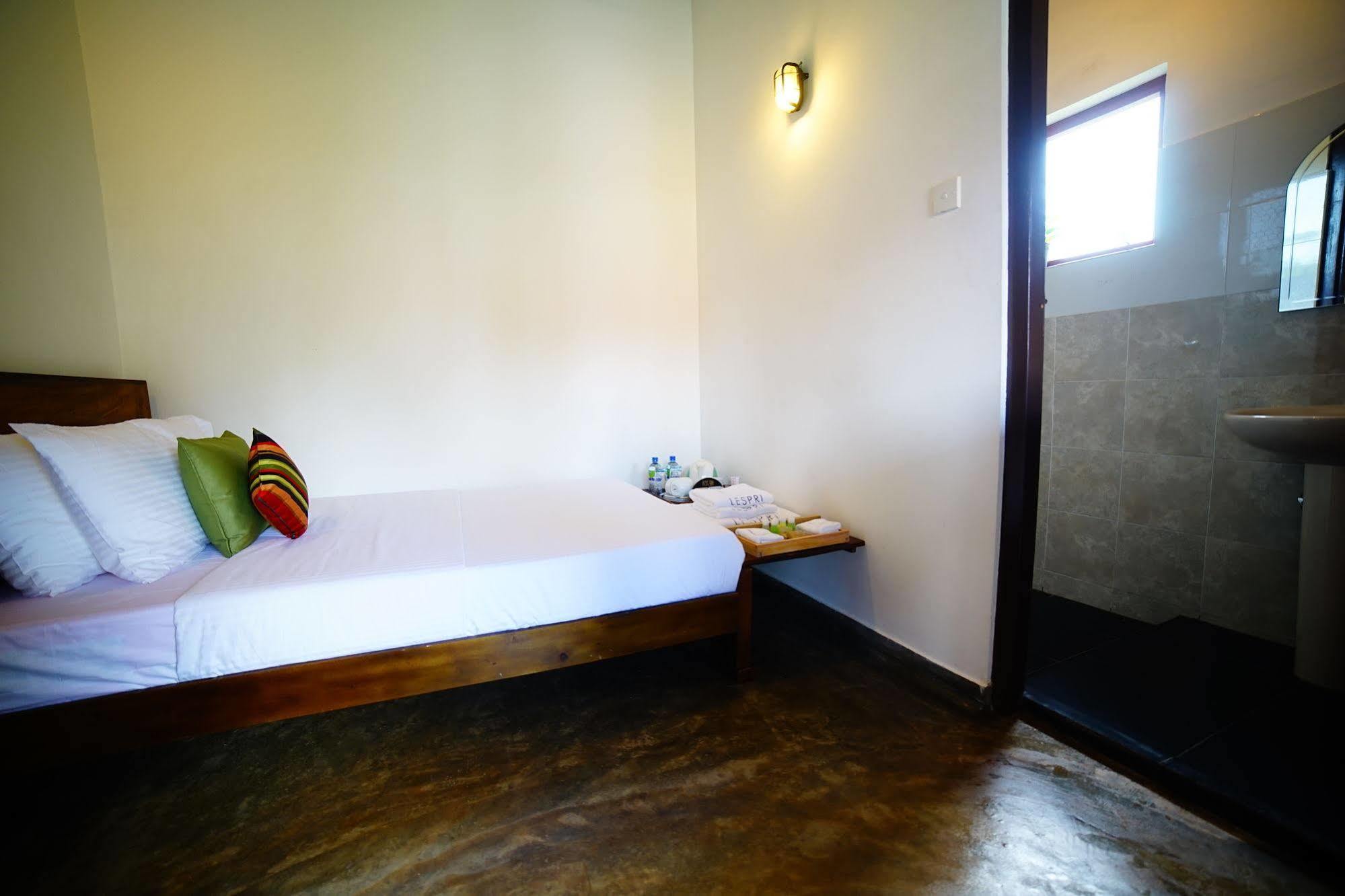 Lespri Grand Hotell Negombo Exteriör bild