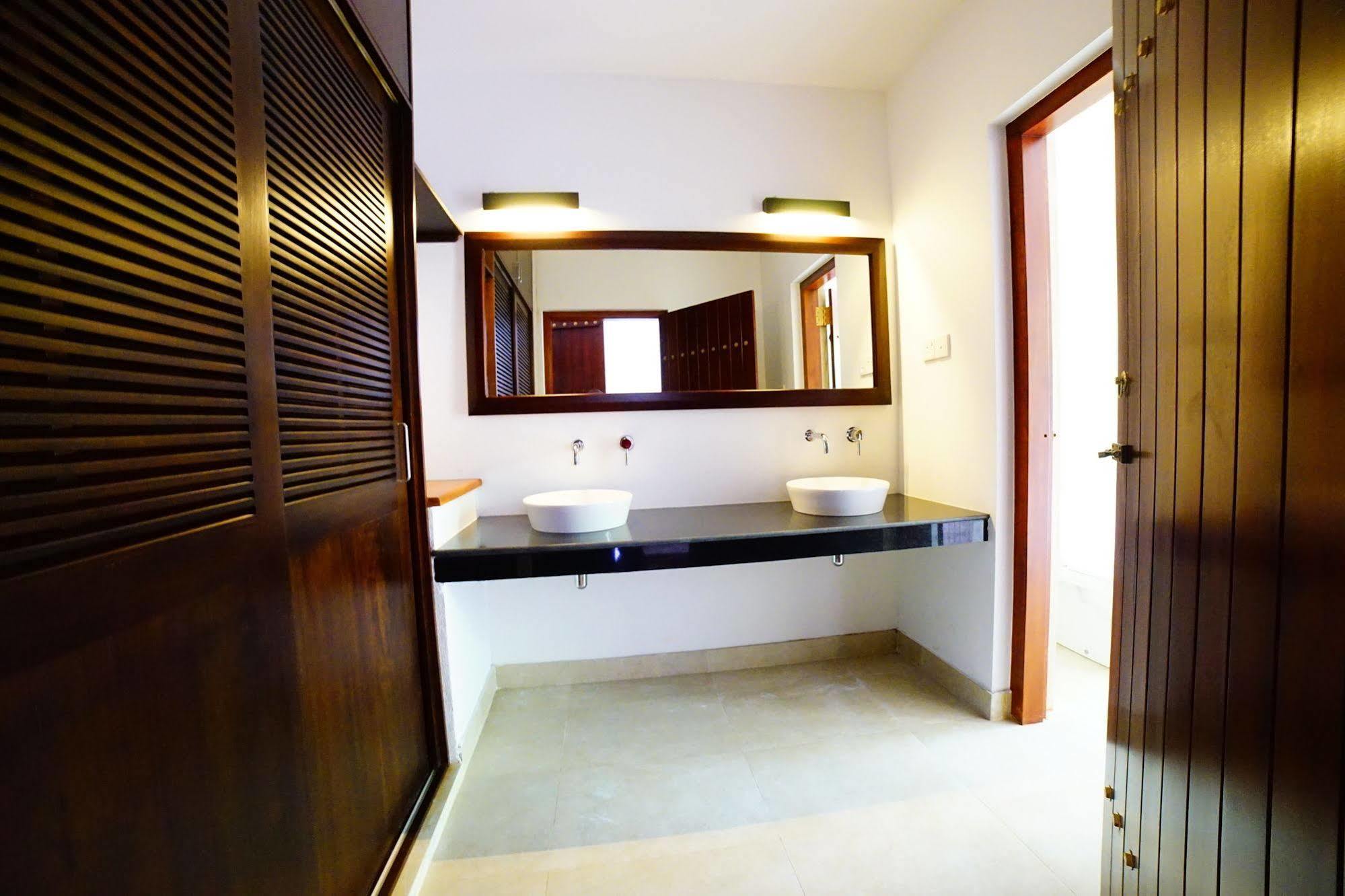 Lespri Grand Hotell Negombo Exteriör bild