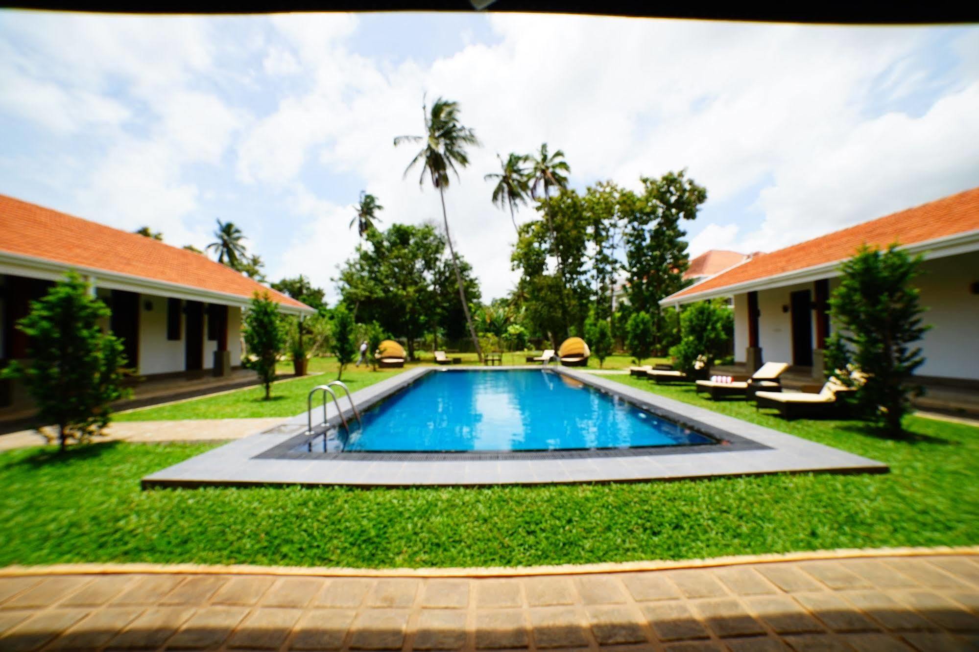 Lespri Grand Hotell Negombo Exteriör bild