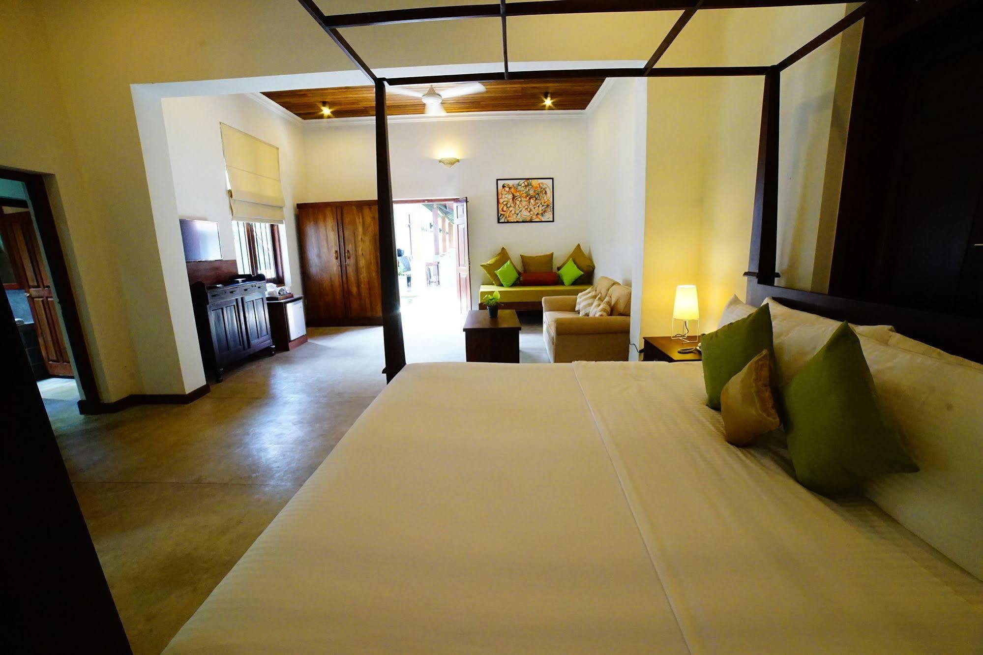 Lespri Grand Hotell Negombo Exteriör bild