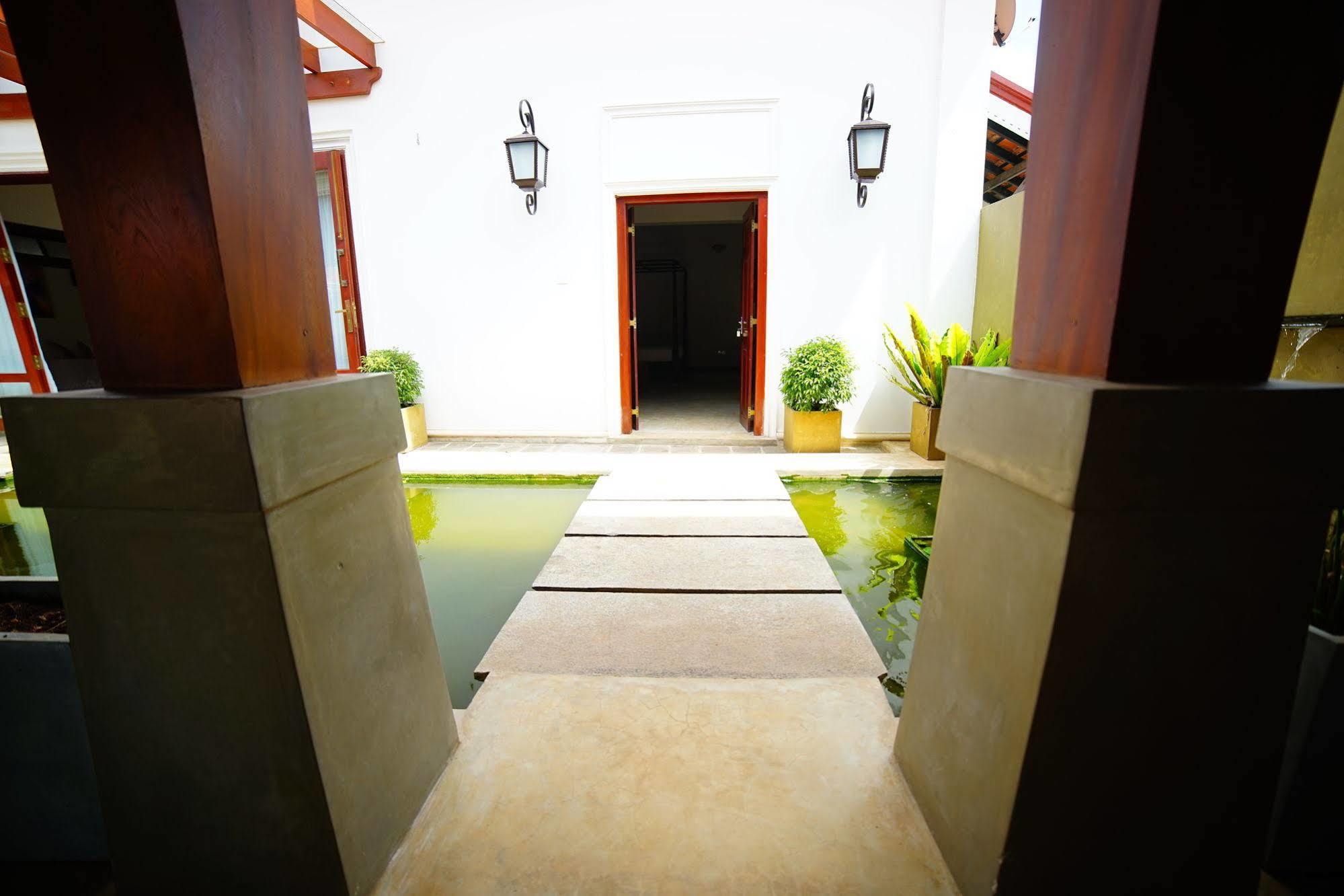 Lespri Grand Hotell Negombo Exteriör bild