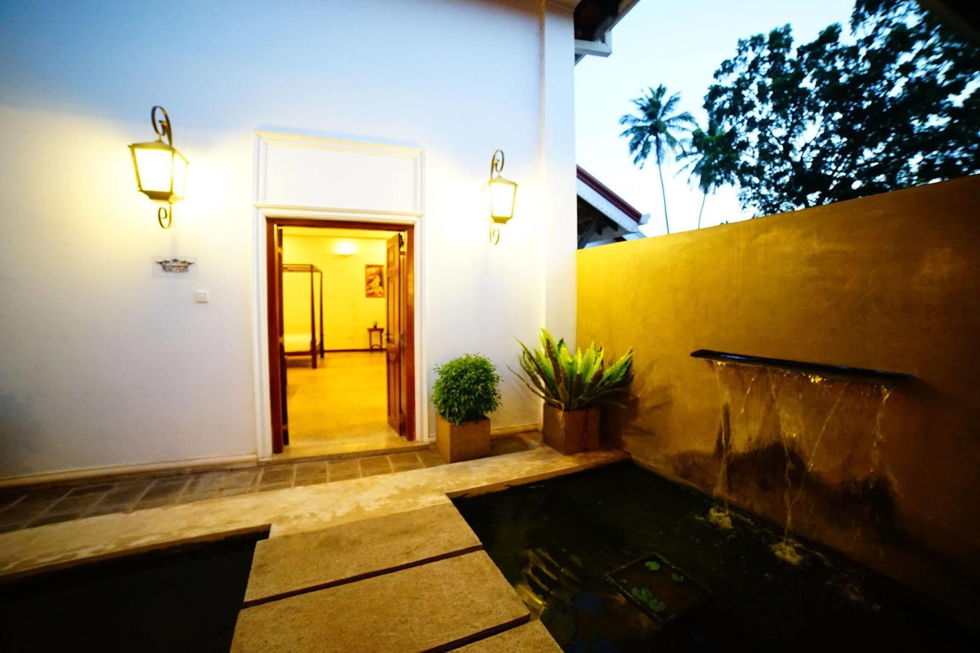 Lespri Grand Hotell Negombo Exteriör bild