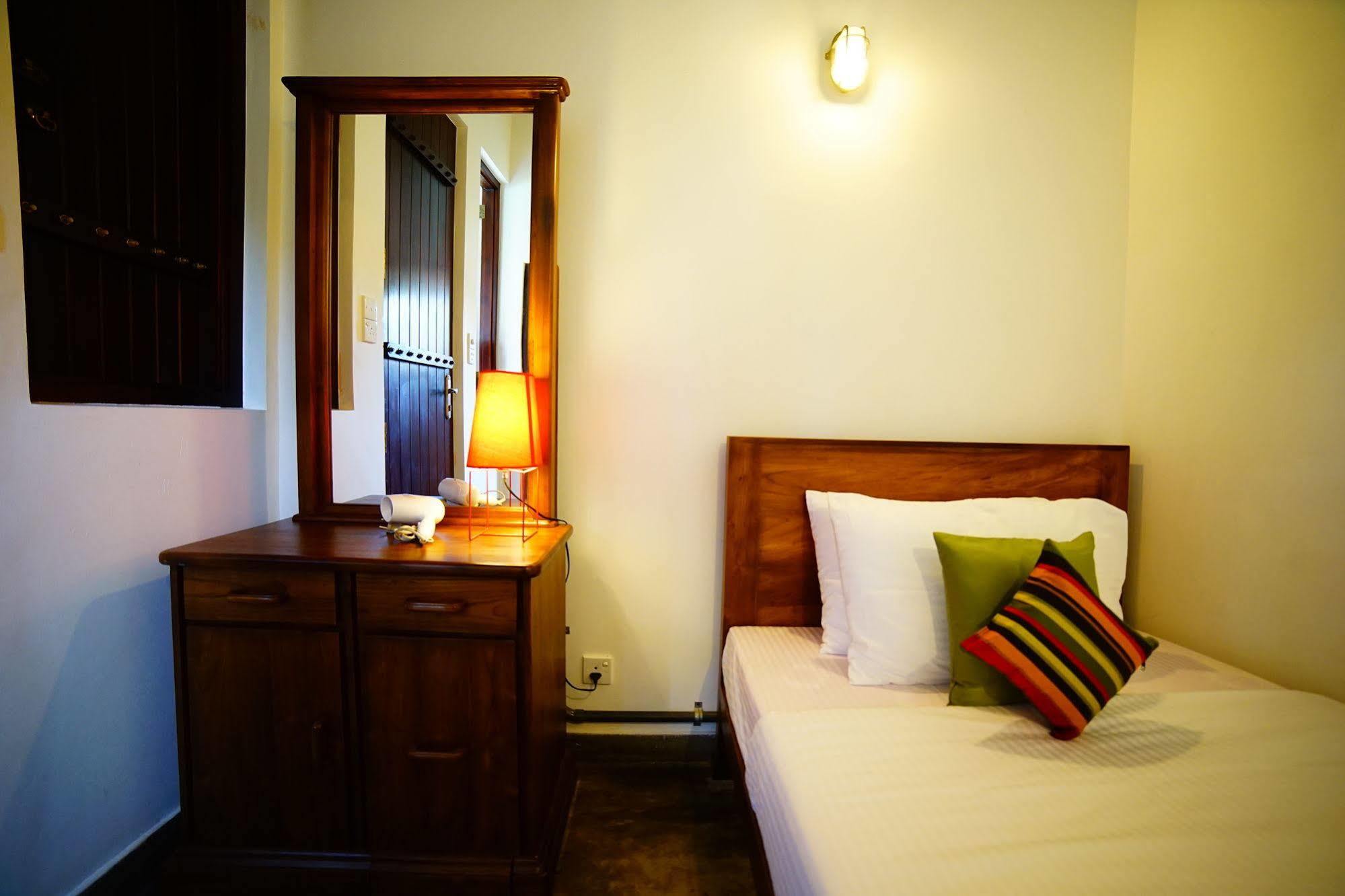Lespri Grand Hotell Negombo Exteriör bild