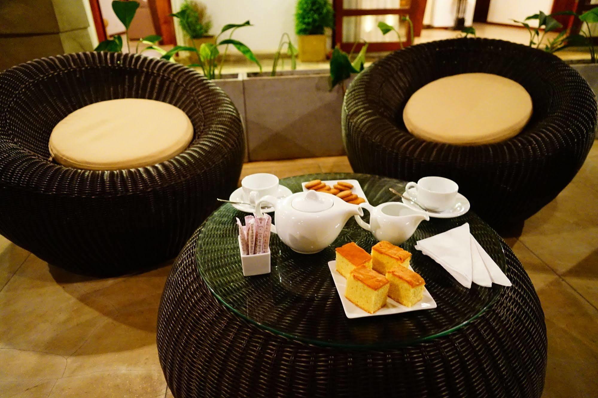 Lespri Grand Hotell Negombo Exteriör bild