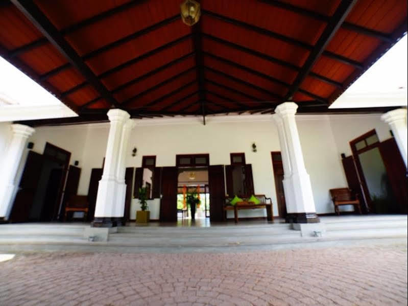 Lespri Grand Hotell Negombo Exteriör bild