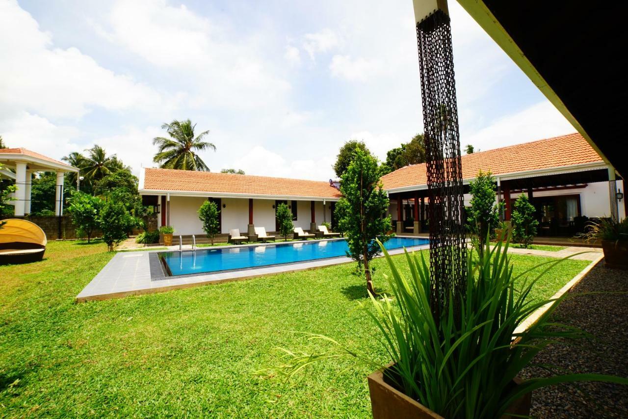 Lespri Grand Hotell Negombo Exteriör bild